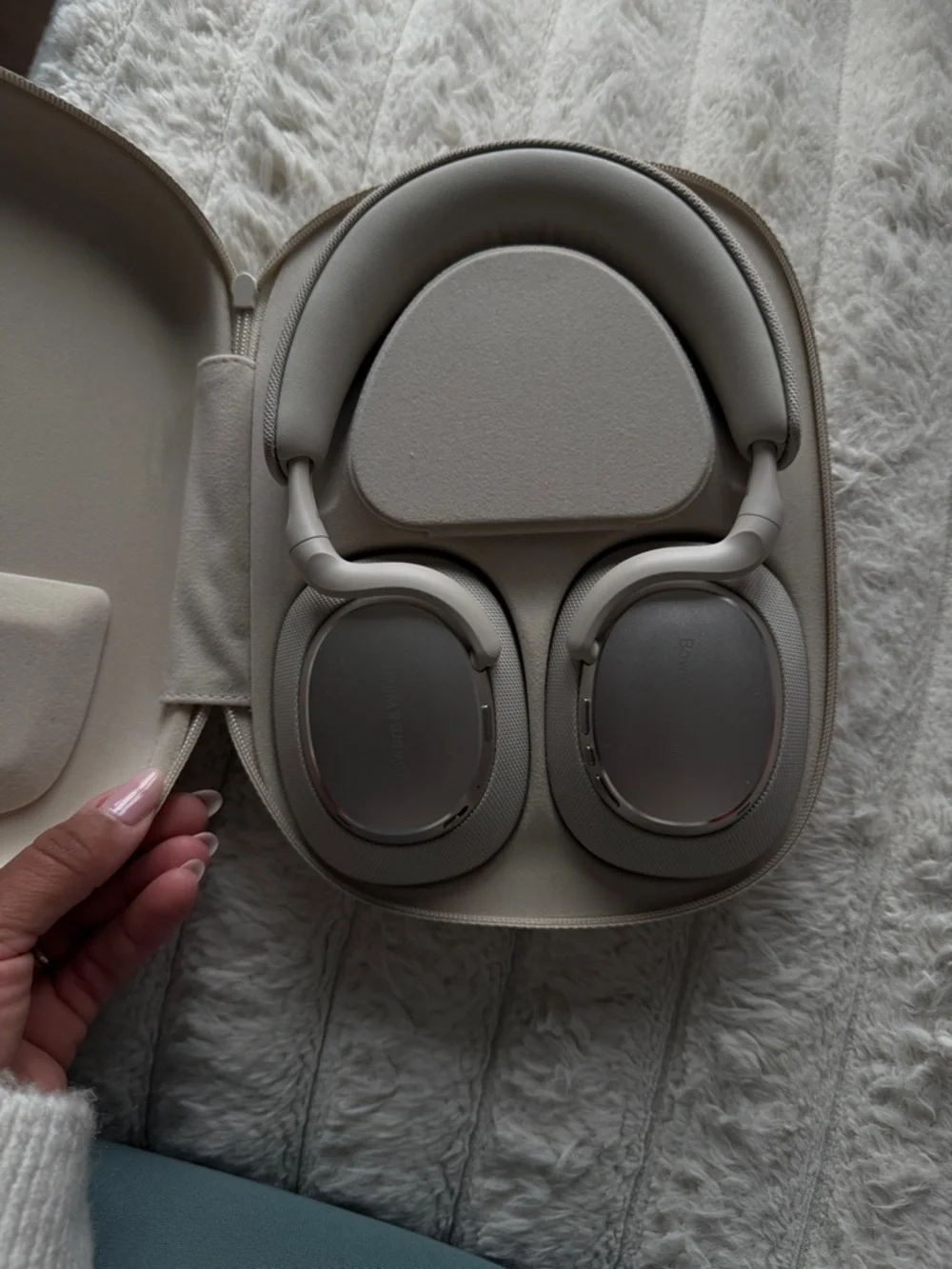 Bowers & Wilkins Px7 S3 Over-Ear Headphones - Picture 2 of 8